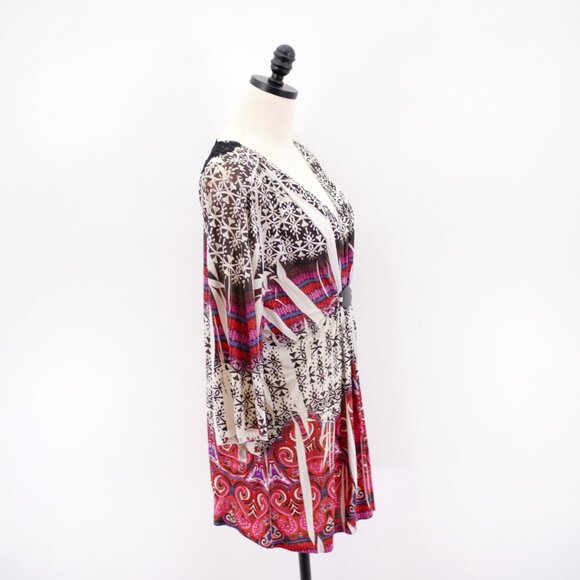 Style & Co. Large V-Neck Wrap Dress Lace Back Line Black Red Geometric Flutter - Picture 7 of 8